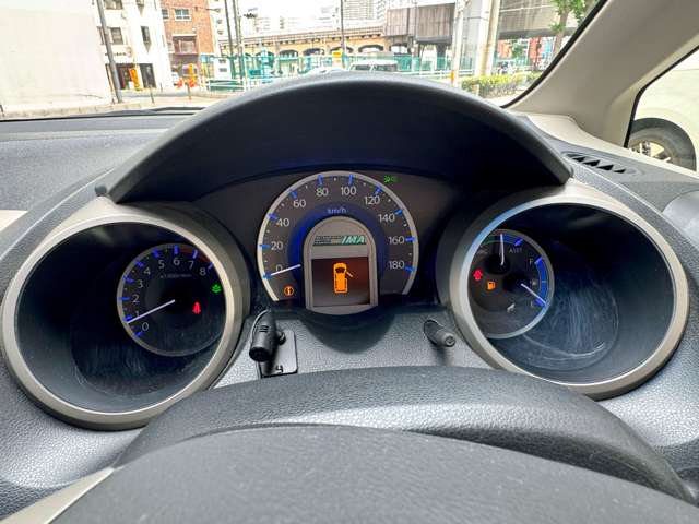 ホンダ フィット　ハイブリッド １．３ １０ＴＨアニバーサリー H24年 (近畿) 99