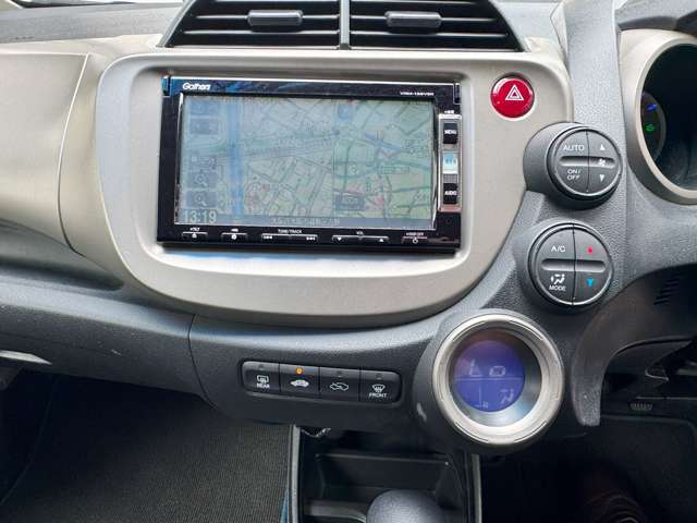 ホンダ フィット　ハイブリッド １．３ １０ＴＨアニバーサリー H24年 (近畿) 99