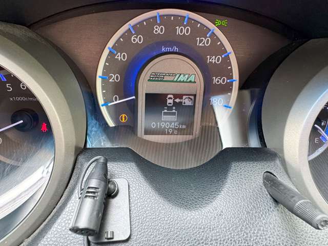 ホンダ フィット　ハイブリッド １．３ １０ＴＨアニバーサリー H24年 (近畿) 99