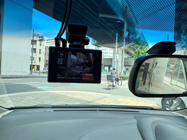 ホンダ フィット　ハイブリッド １．３ １０ＴＨアニバーサリー H24年 (近畿) 99