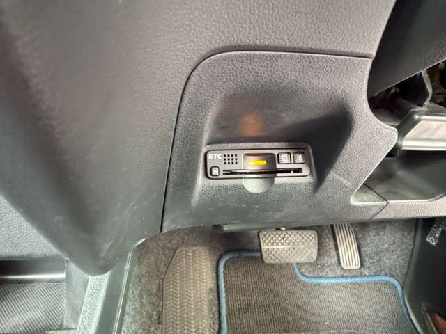 ホンダ フィット　ハイブリッド １．３ １０ＴＨアニバーサリー H24年 (近畿) 99