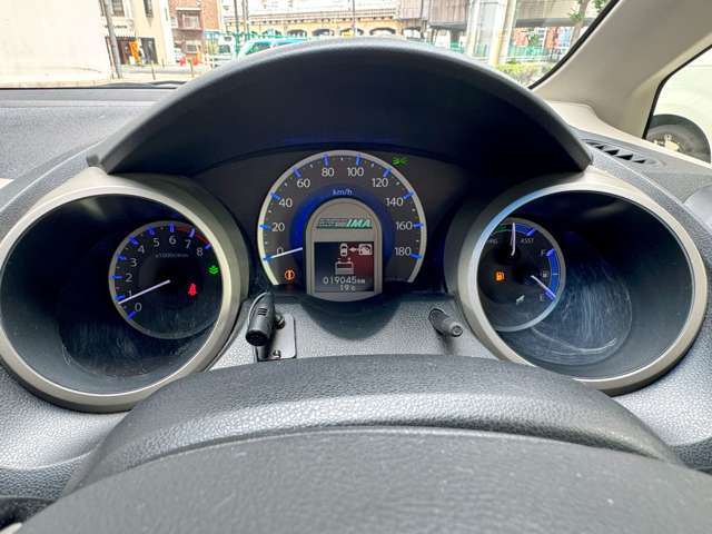 ホンダ フィット　ハイブリッド １．３ １０ＴＨアニバーサリー H24年 (近畿) 99