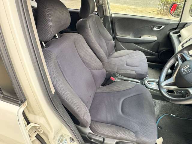 ホンダ フィット　ハイブリッド １．３ １０ＴＨアニバーサリー H24年 (近畿) 99