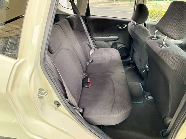 ホンダ フィット　ハイブリッド １．３ １０ＴＨアニバーサリー H24年 (近畿) 99