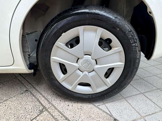 ホンダ フィット　ハイブリッド １．３ １０ＴＨアニバーサリー H24年 (近畿) 99