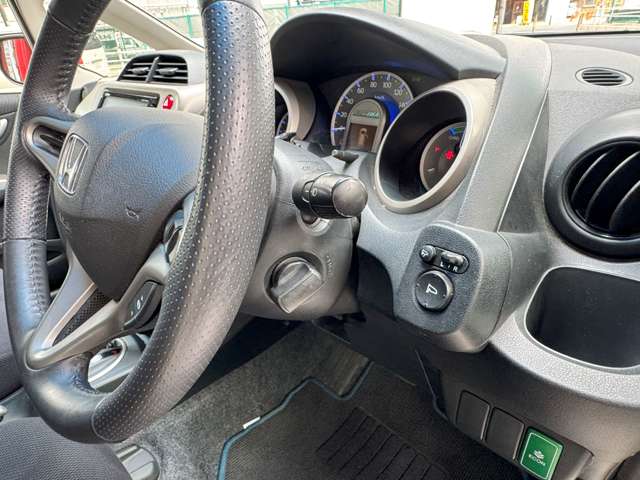 ホンダ フィット　ハイブリッド １．３ １０ＴＨアニバーサリー H24年 (近畿) 99