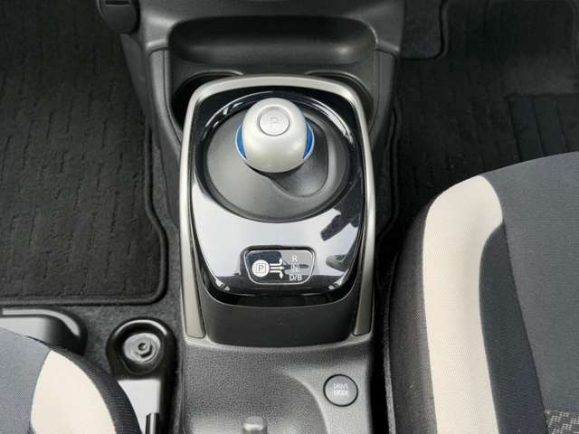 日産 ノート １．２ Ｅ－ＰＯＷＥＲ Ｘ R1年 (九州・沖縄) 99