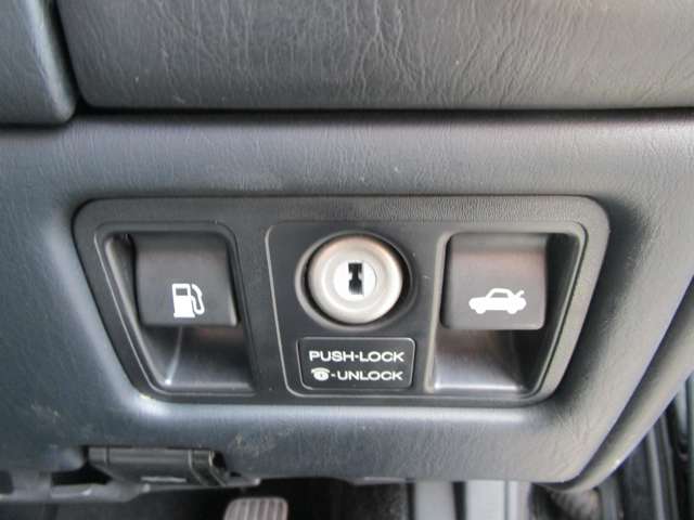 トヨタ アリスト ３．０ Ｓ３００ベルテックスエディション H13年 (中国) 99