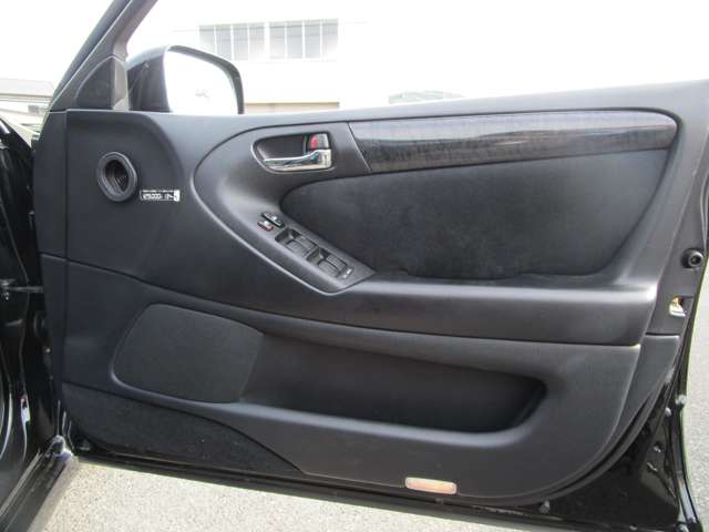 トヨタ アリスト ３．０ Ｓ３００ベルテックスエディション H13年 (中国) 99