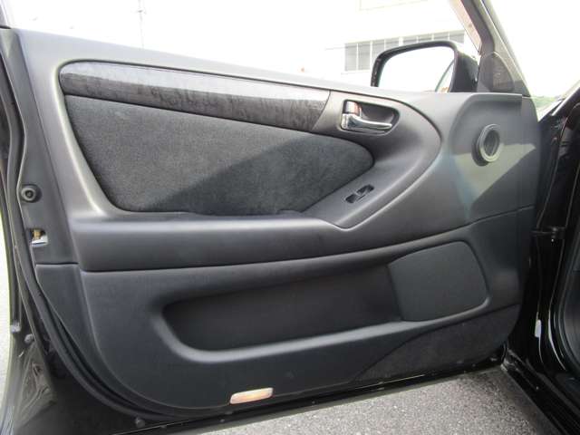 トヨタ アリスト ３．０ Ｓ３００ベルテックスエディション H13年 (中国) 99