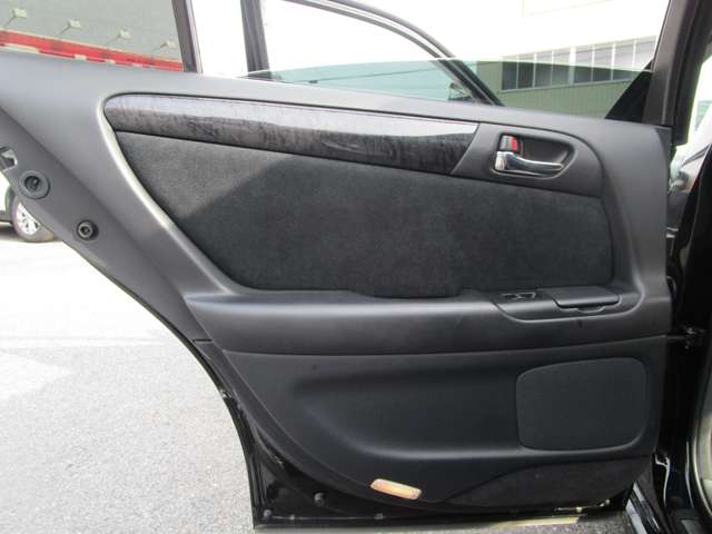 トヨタ アリスト ３．０ Ｓ３００ベルテックスエディション H13年 (中国) 99