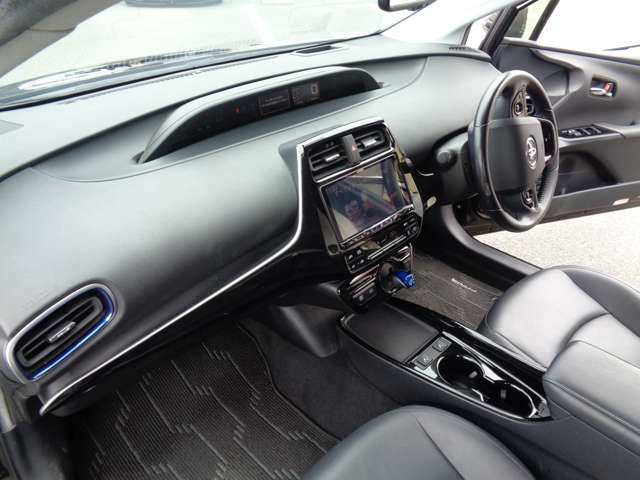 トヨタ プリウス １．８ Ａ ツーリングセレクション R2年 (中国) 99