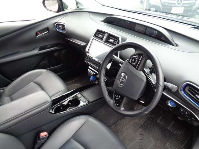 トヨタ プリウス １．８ Ａ ツーリングセレクション R2年 (中国) 99