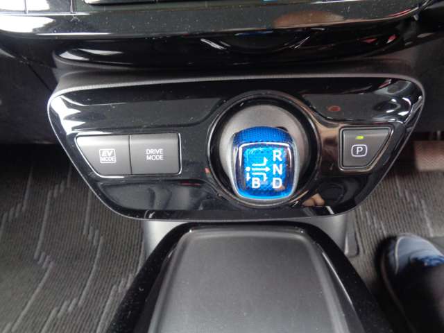 トヨタ プリウス １．８ Ａ ツーリングセレクション R2年 (中国) 99