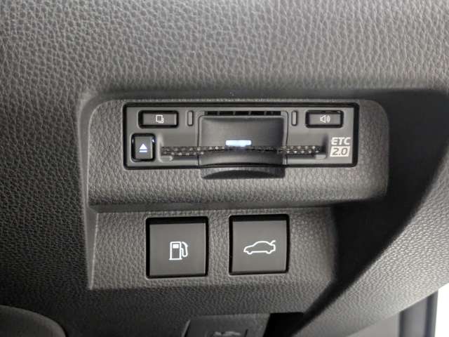 トヨタ クラウン　クロスオーバー　ハイブリッド ２．５ Ｇ アドバンスト レザー パッケージ Ｅ－ＦＯＵＲ ４ＷＤ R4年 (関東) 99