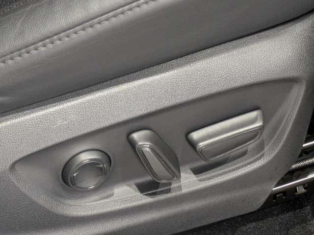 トヨタ クラウン　クロスオーバー　ハイブリッド ２．５ Ｇ アドバンスト レザー パッケージ Ｅ－ＦＯＵＲ ４ＷＤ R4年 (関東) 99