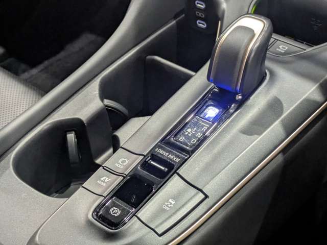 トヨタ クラウン　クロスオーバー　ハイブリッド ２．５ Ｇ アドバンスト レザー パッケージ Ｅ－ＦＯＵＲ ４ＷＤ R4年 (関東) 99