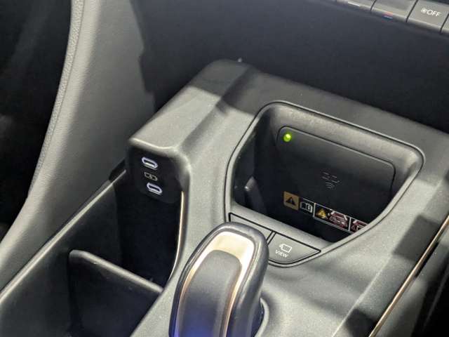 トヨタ クラウン　クロスオーバー　ハイブリッド ２．５ Ｇ アドバンスト レザー パッケージ Ｅ－ＦＯＵＲ ４ＷＤ R4年 (関東) 99