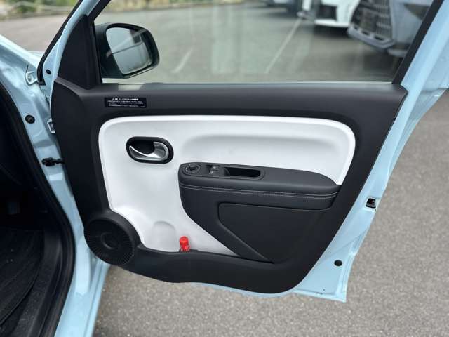 ルノー トゥインゴ インテンス　キャンバストップ R5年 (近畿) 99