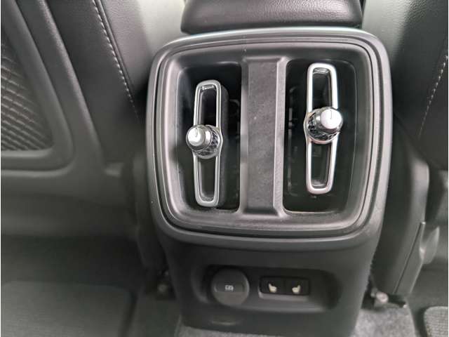 ボルボ ＸＣ４０ Ｔ４ ＡＷＤ インスクリプション ４ＷＤ H30年 (東北) 99