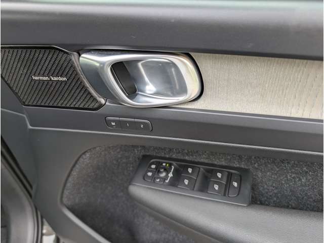 ボルボ ＸＣ４０ Ｔ４ ＡＷＤ インスクリプション ４ＷＤ H30年 (東北) 99