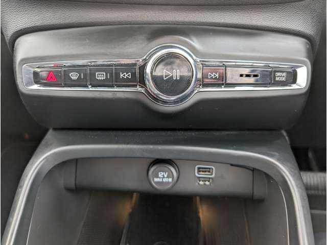 ボルボ ＸＣ４０ Ｔ４ ＡＷＤ インスクリプション ４ＷＤ H30年 (東北) 99