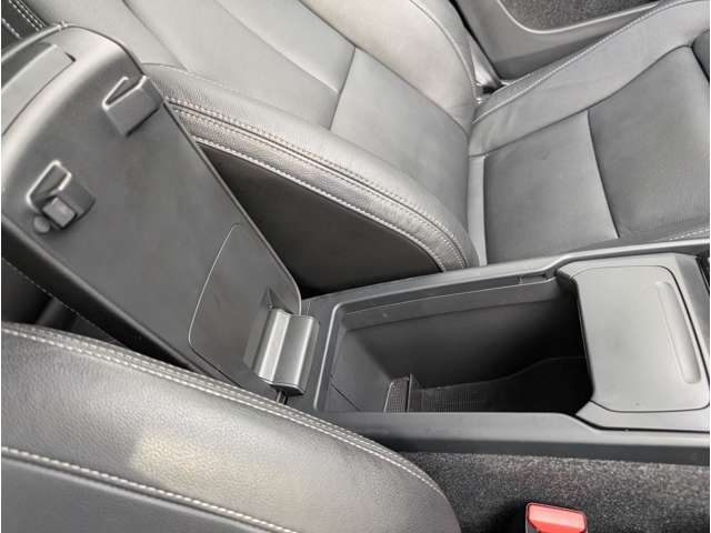 ボルボ ＸＣ４０ Ｔ４ ＡＷＤ インスクリプション ４ＷＤ H30年 (東北) 99