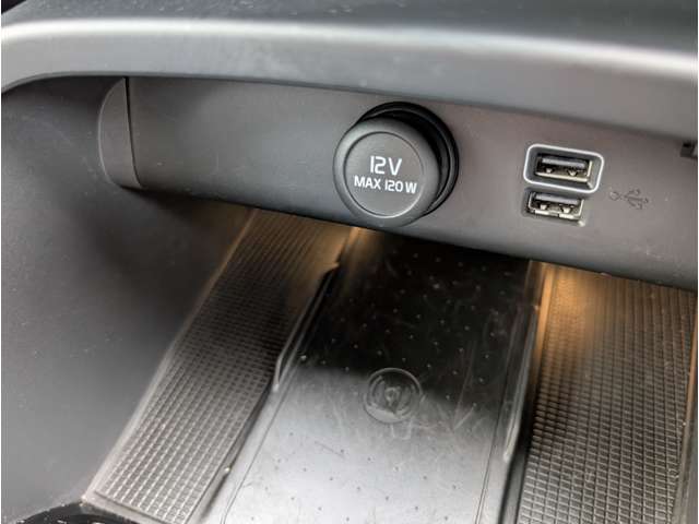 ボルボ ＸＣ４０ Ｔ４ ＡＷＤ インスクリプション ４ＷＤ H30年 (東北) 99