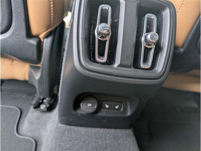 ボルボ ＸＣ４０ Ｂ４ ＡＷＤ インスクリプション ４ＷＤ R4年 (東北) 99