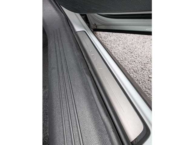 ボルボ ＸＣ４０ Ｂ４ ＡＷＤ インスクリプション ４ＷＤ R4年 (東北) 99