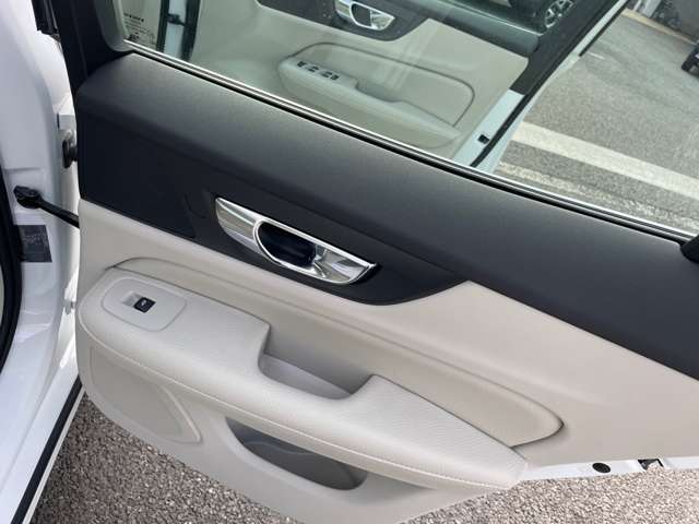 ボルボ Ｓ６０ Ｔ４　モメンタム R1年 (東北) 99