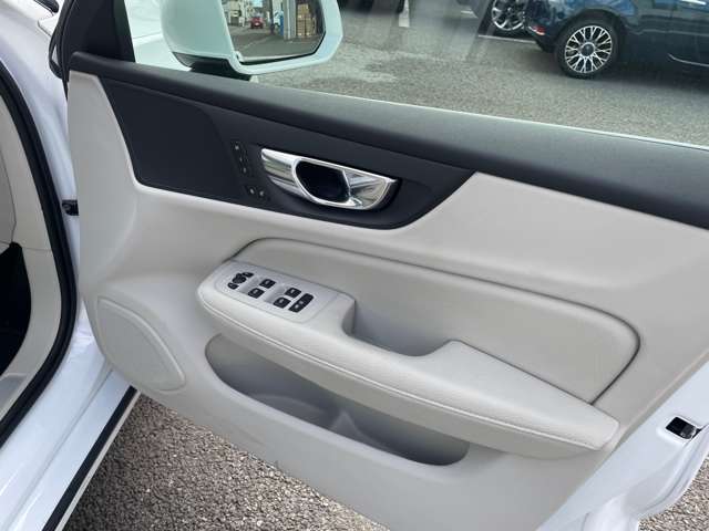 ボルボ Ｓ６０ Ｔ４　モメンタム R1年 (東北) 99