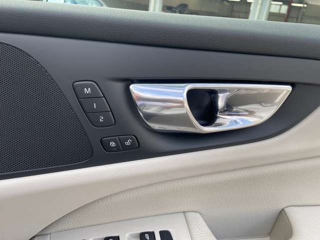 ボルボ Ｓ６０ Ｔ４　モメンタム R1年 (東北) 99