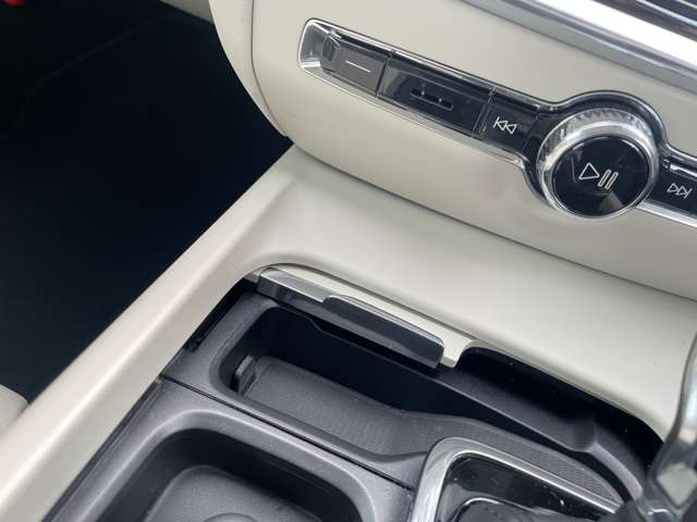 ボルボ Ｓ６０ Ｔ４　モメンタム R1年 (東北) 99