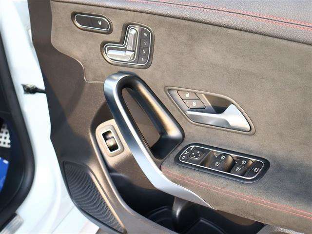 メルセデスベンツ ＣＬＡシューティングブレーク ＣＬＡ２００Ｄ ＡＭＧライン ディーゼルターボ R3年 (関東) 99