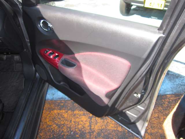 日産 ジューク １．５ １５ＲＸ タイプＶ H23年 (関東) 99