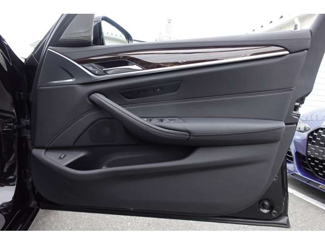 ＢＭＷ ５シリーズ ５２３ｉ　ラグジュアリー R3年 (近畿) 99