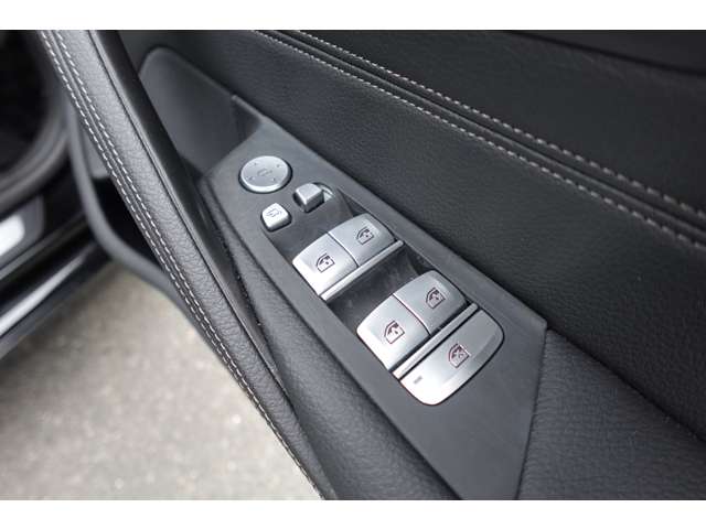 ＢＭＷ ５シリーズ ５２３ｉ　ラグジュアリー R3年 (近畿) 99