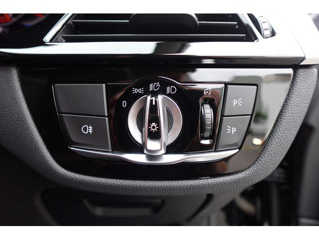 ＢＭＷ ５シリーズ ５２３ｉ　ラグジュアリー R3年 (近畿) 99