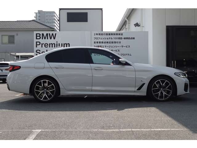 ＢＭＷ ５シリーズ ５２３Ｄ Ｘドライブ Ｍスポーツ ディーゼルターボ ４ＷＤ R4年 (近畿) 99