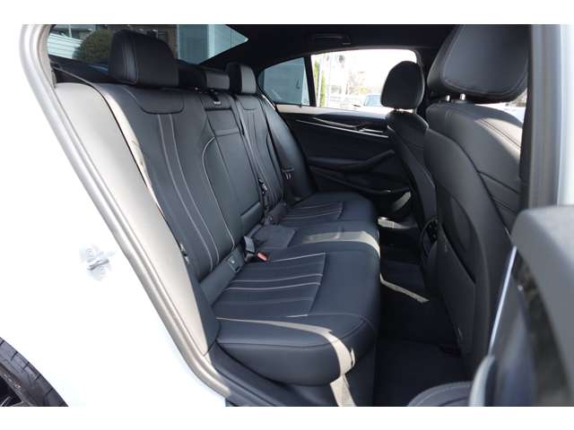 ＢＭＷ ５シリーズ ５２３Ｄ Ｘドライブ Ｍスポーツ ディーゼルターボ ４ＷＤ R4年 (近畿) 99