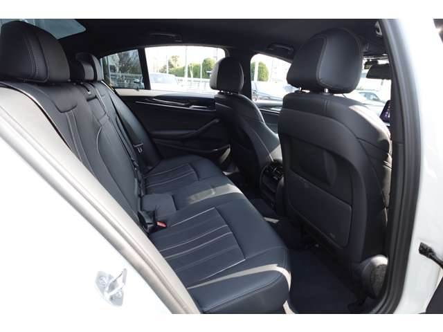 ＢＭＷ ５シリーズ ５２３Ｄ Ｘドライブ Ｍスポーツ ディーゼルターボ ４ＷＤ R4年 (近畿) 99