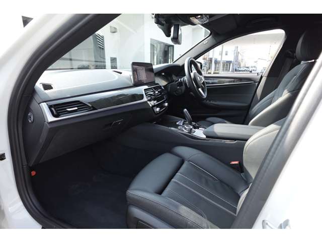 ＢＭＷ ５シリーズ ５２３Ｄ Ｘドライブ Ｍスポーツ ディーゼルターボ ４ＷＤ R4年 (近畿) 99