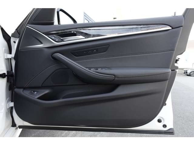 ＢＭＷ ５シリーズ ５２３Ｄ Ｘドライブ Ｍスポーツ ディーゼルターボ ４ＷＤ R4年 (近畿) 99