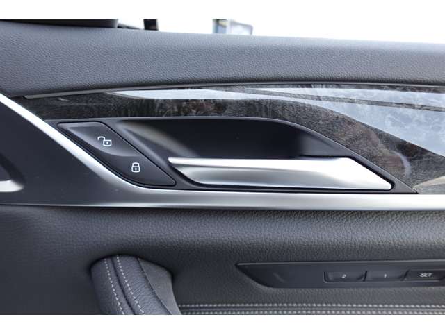 ＢＭＷ ５シリーズ ５２３Ｄ Ｘドライブ Ｍスポーツ ディーゼルターボ ４ＷＤ R4年 (近畿) 99