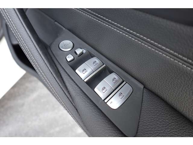 ＢＭＷ ５シリーズ ５２３Ｄ Ｘドライブ Ｍスポーツ ディーゼルターボ ４ＷＤ R4年 (近畿) 99