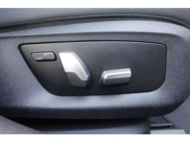 ＢＭＷ ５シリーズ ５２３Ｄ Ｘドライブ Ｍスポーツ ディーゼルターボ ４ＷＤ R4年 (近畿) 99