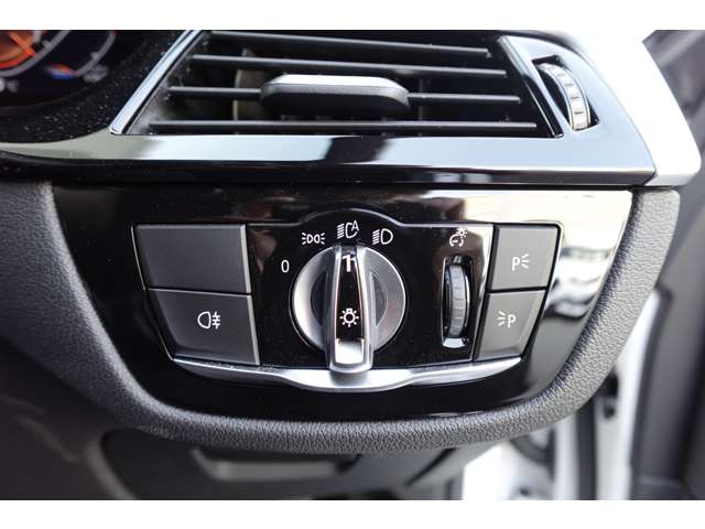 ＢＭＷ ５シリーズ ５２３Ｄ Ｘドライブ Ｍスポーツ ディーゼルターボ ４ＷＤ R4年 (近畿) 99