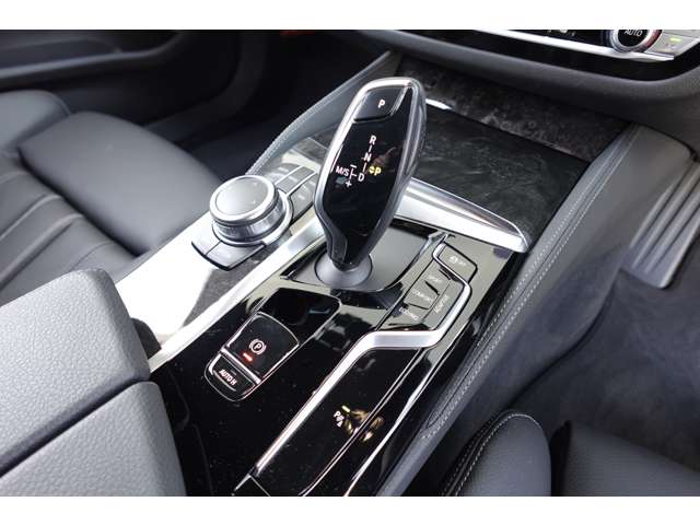 ＢＭＷ ５シリーズ ５２３Ｄ Ｘドライブ Ｍスポーツ ディーゼルターボ ４ＷＤ R4年 (近畿) 99