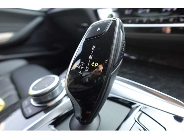 ＢＭＷ ５シリーズ ５２３Ｄ Ｘドライブ Ｍスポーツ ディーゼルターボ ４ＷＤ R4年 (近畿) 99